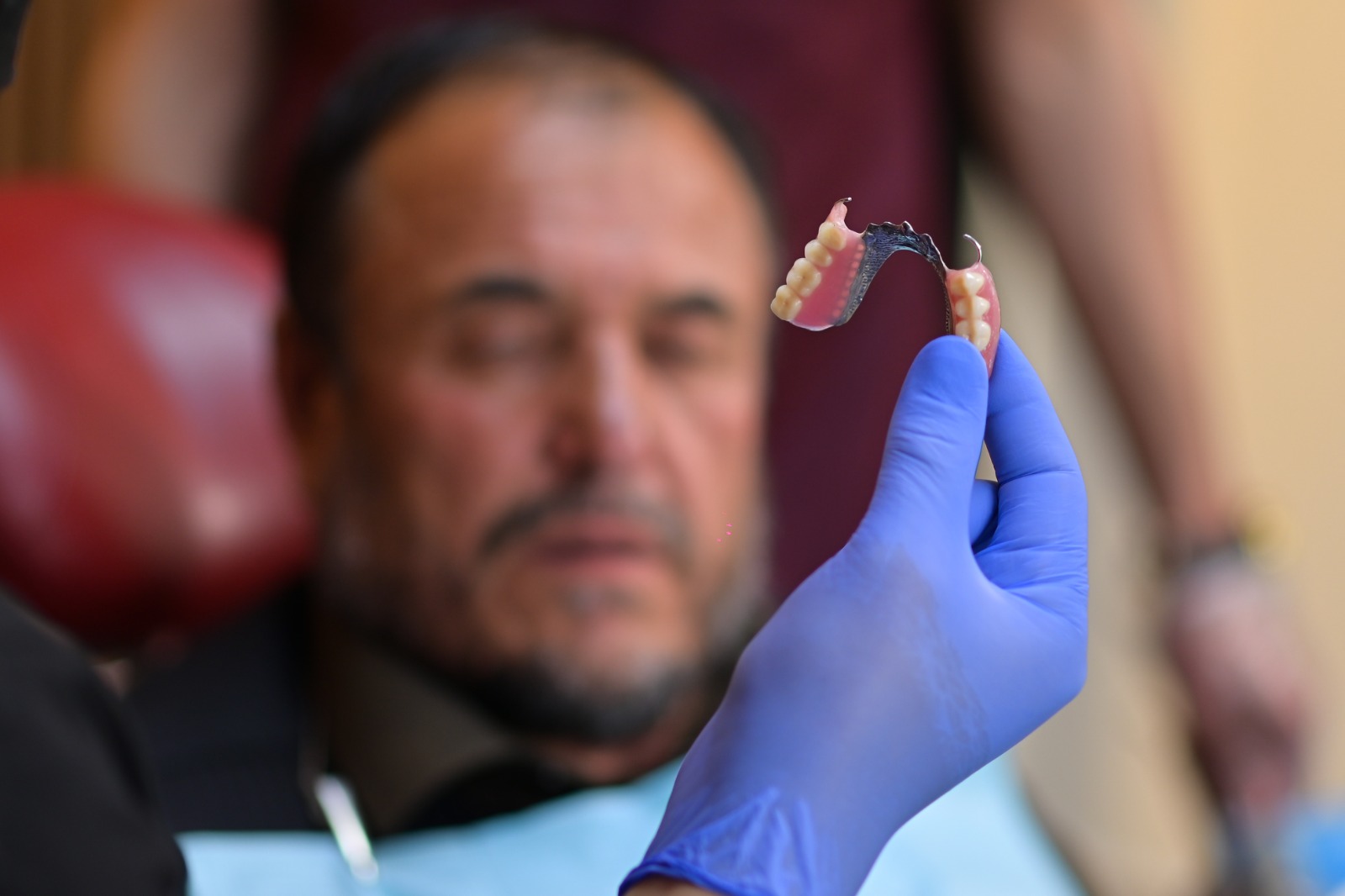 Discussing a dental prosthesis